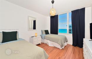 2-bedroom apartments in condo 96 m² in Collins Avenue for $690,000