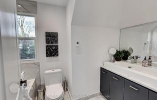 11-bedroom house in Etobicoke for C$2,613,000