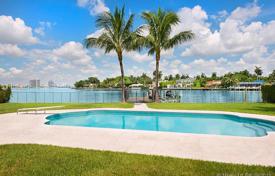 Spacious villa with a backyard, a pool, a sitting area and a garage, Miami Beach, USA for $8,900,000