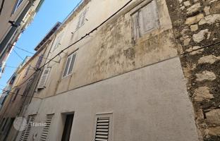 5-bedroom house 200 m² in Pag for 250,000 €