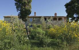 Traditional villa with a guest house and a pool in Sarteano, Tuscany, Italy for 18,000 € per week