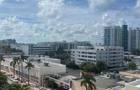 Condo – Collins Avenue, Miami, Florida,  USA for $930,000