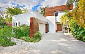 Tropical villa with a private garden, a swimming pool, a garage and a terrace, Miami, USA for 1,897,000 €