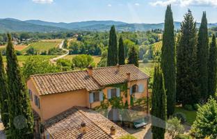 3-bedroom villa 290 m² in Bucine for 790,000 €