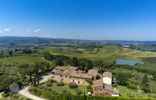 Villa with two guest houses, olive groves and vineyards, Castelfiorentino, Italy for 2,400,000 €
