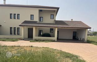 5-bedroom cottage 386 m² in Nicosia for 703,000 €