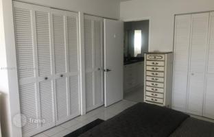 1-bedroom apartments in condo 86 m² in Surfside for $664,000
