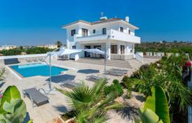 This brilliant villa with large private pool is located in a peaceful area between the coastal resort of Protaras and Ayia Na for 1,900 € per week