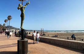 Apartments with 3 bedrooms and sea views, 500m from the beach in Fuengirola for 598,000 €