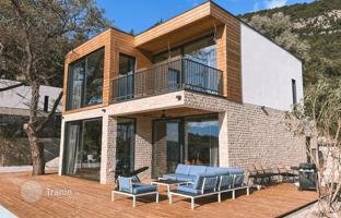 4-bedroom villa 220 m² in Kavač for 800,000 €