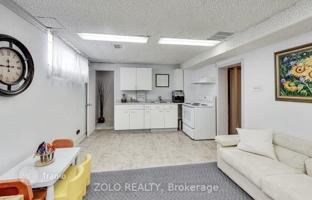 10-bedroom house in North York for C$2,199,000