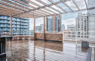 2-bedroom apartment in Bay Street for C$1,170,000