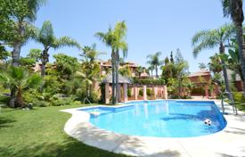 Comfortable townhouse with three terraces and sea views in a residence with a pool, Marbella, Andalusia, Spain for 750,000 €