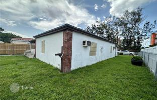 2-bedroom house 109 m² in North Miami Beach for $400,000