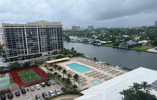 1-bedroom apartments in condo 74 m² in Hallandale Beach for $320,000