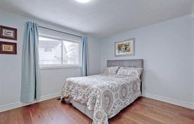 Terraced house – Scarborough, Toronto, Ontario,  Canada for C$1,236,000