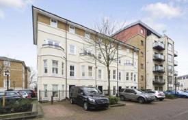 Modern four-storey terraced house with a garden in a gated guarded residential complex with a parking, London, United Kingdom for £1,395,000