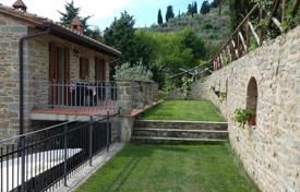 Renovated farmhouse for sale near Cortona for 990,000 €