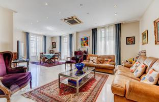 Sunny three-bedroom apartment in the Carré d'Or, Nice, France for 1,100,000 €