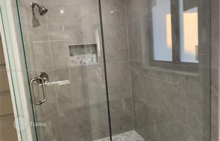 3-bedroom house 185 m² in West End for $800,000