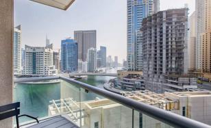 Modern apartment overlooking the marina, Dubai, UAE for $571,000