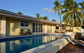 Spacious villa with a pool, a backyard and a garage, Miami Beach, USA for $1,700,000