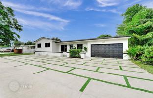 4-bedroom house 208 m² in Miami for $1,098,000