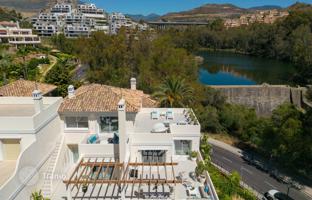3-bedroom apartment 252 m² in Nueva Andalucia for 1,980,000 €