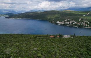 Land plot 5,000 m² in Bigova for 1,272,000 €