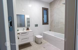 2-bedroom penthouse 108 m² in Mouttagiaka for 750,000 €