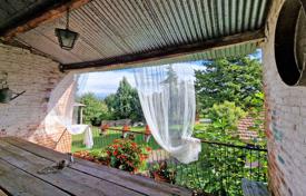 Tuscan farmhouse with annexes and land in Valdichiana Tuscany for 590,000 €