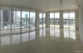 Comfortable apartment with ocean views in a residence on the first line of the beach, Miami Beach, Florida, USA for $1,030,000