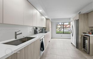 2-bedroom apartments in condo 120 m² in West End for $465,000