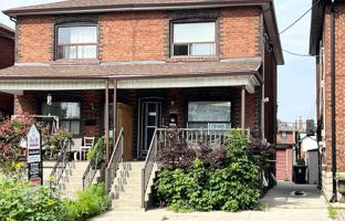 13-bedroom townhouse in York for C$1,478,000