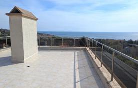Two-room penthouse with 2 large terraces, 500 m from the beach for 65,000 €