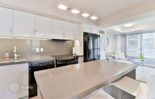5-bedroom apartment in Simcoe Street for C$784,000