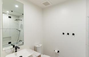 6-bedroom house 471 m² in Miami for $2,399,000