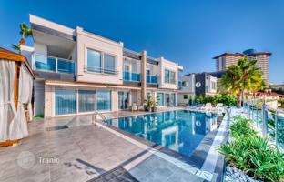 4-bedroom villa 307 m² in Kargicak for 33,317,000 TRY