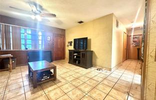 3-bedroom house 223 m² in Hialeah for $575,000