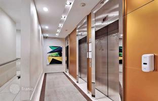 2-bedroom apartment in Bay Street for C$868,000