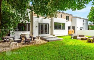 4-bedroom house 364 m² in Miami Beach for $4,700,000