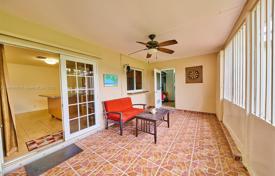 Townhome – Hollywood, Florida, USA for $679,000