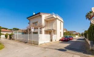 4-bedroom villa in Forte dei Marmi. Price on request