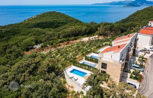 4-bedroom townhouse 220 m² in Blizikuće for 670,000 €