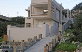 Small villa with a terrace and a garden, Agios Nikolaos, Crete, Greece for 250,000 €