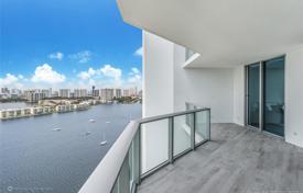 Bright two-bedroom apartment on the first line of the ocean in Aventura, Florida, USA for $796,000