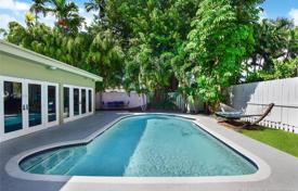 Comfortable villa with a backyard, a pool and a terrace, Surfside, USA for $949,000