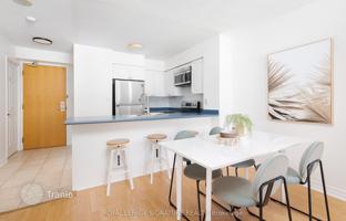 6-bedroom apartment in Merton Street for C$840,000