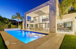 6-bedroom villa 697 m² in Nueva Andalucia for 3,895,000 €