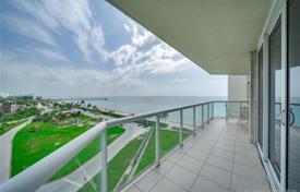 Bright apartment with ocean views in a residence on the first line of the beach, Hollywood, Florida, USA for $949,000
